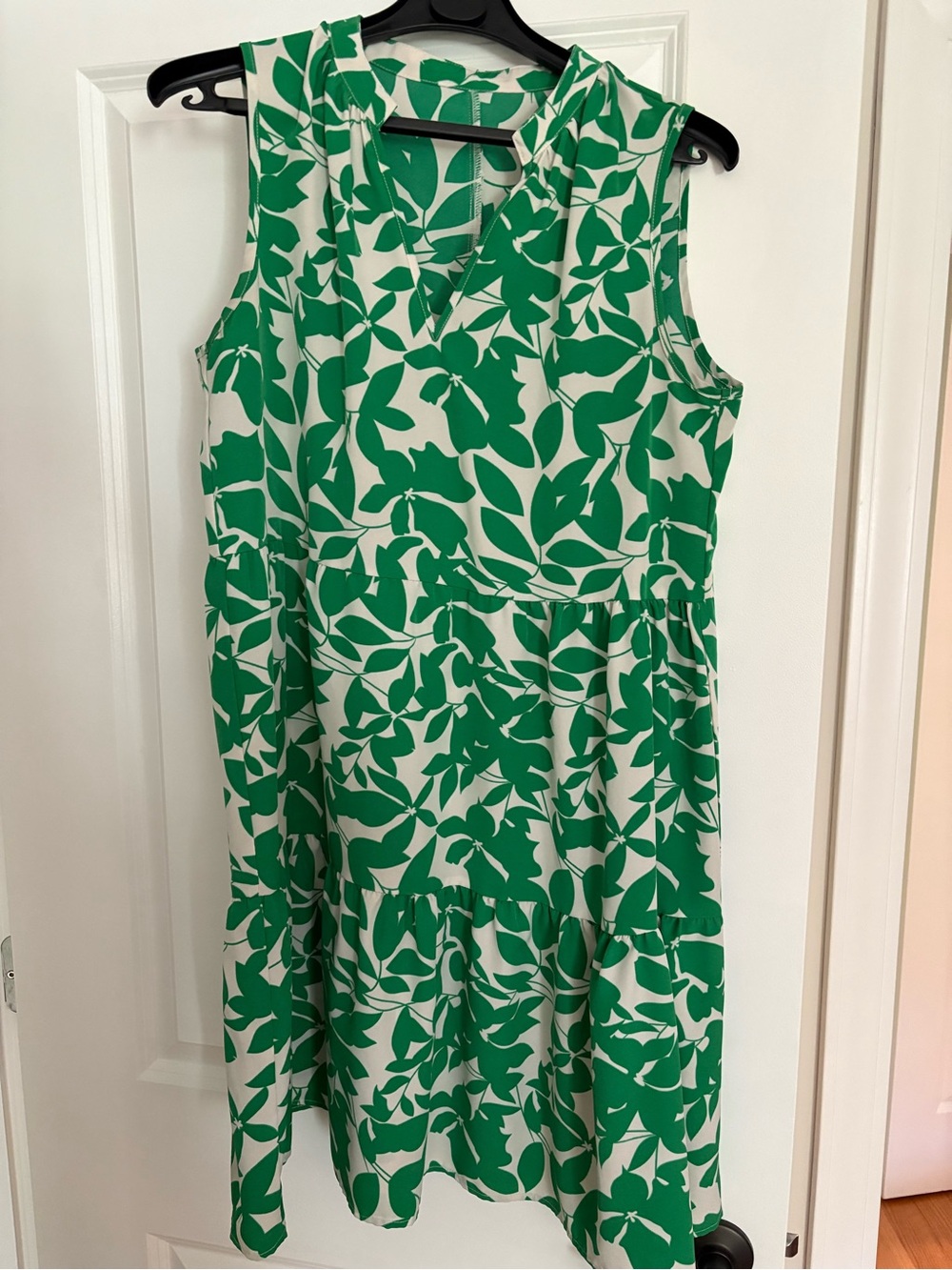 Cupshe Green Leaf Print V-Neck Sleeveless Dress